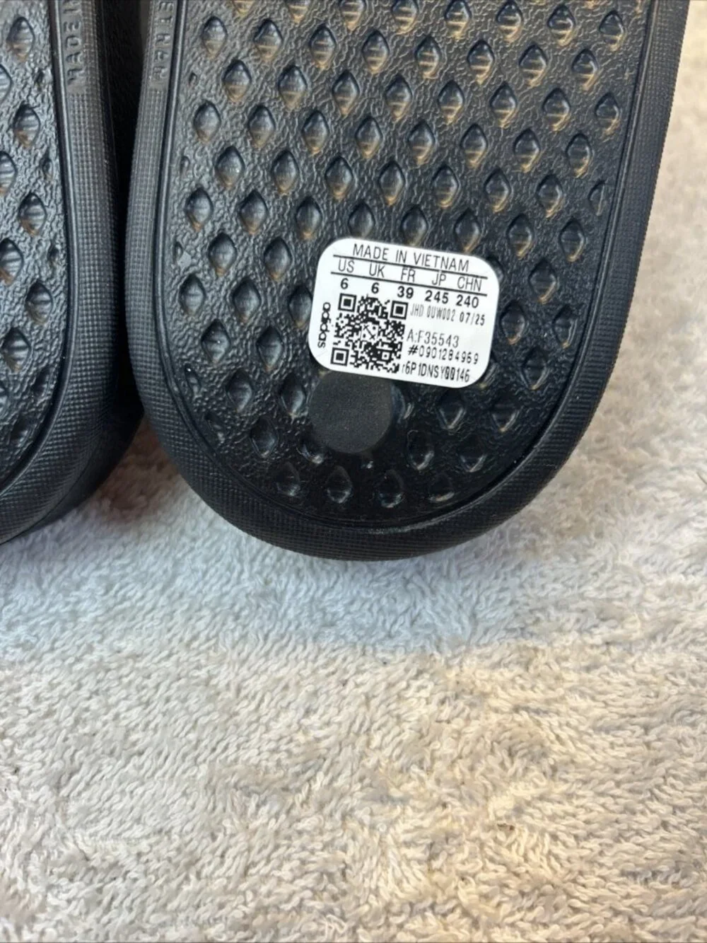 Adidas Adilette Aqua Slides Men 11 Women 12 Black/White Stripes New in Box